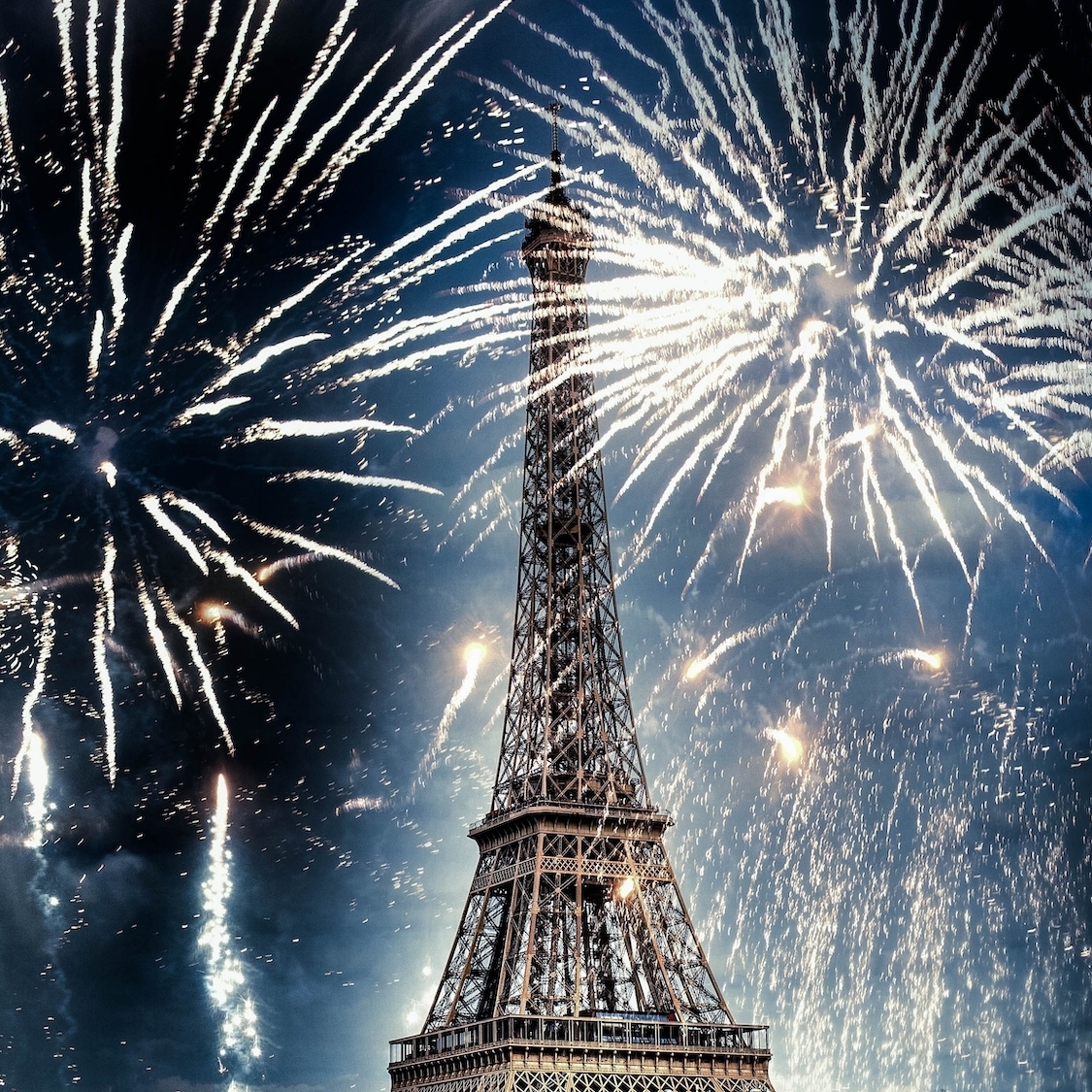 À quoi va ressembler le feu d'artifice du 13 juillet ? shutterstock-2388751453