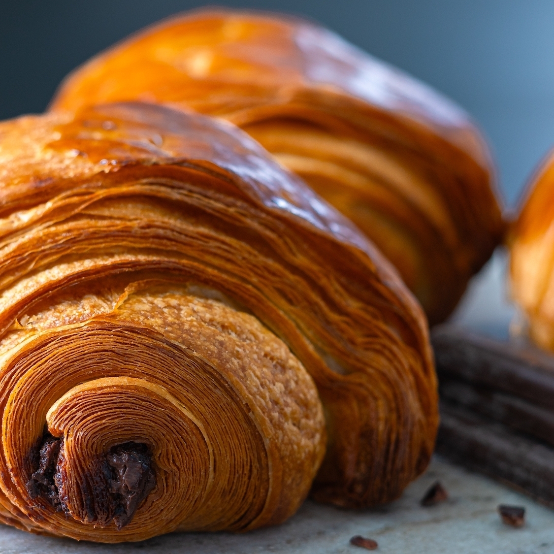 Cette boulangerie du 3e propose des pains au chocolat glacés ! shutterstock-2482369895