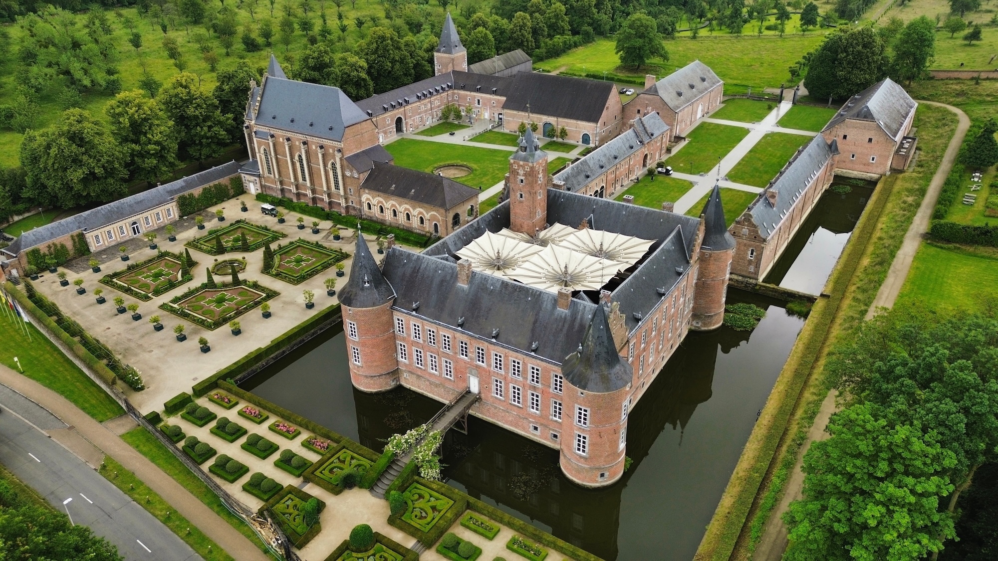 a-1h15-bruxelles-cette-forteresse-800-ans-cache-40
