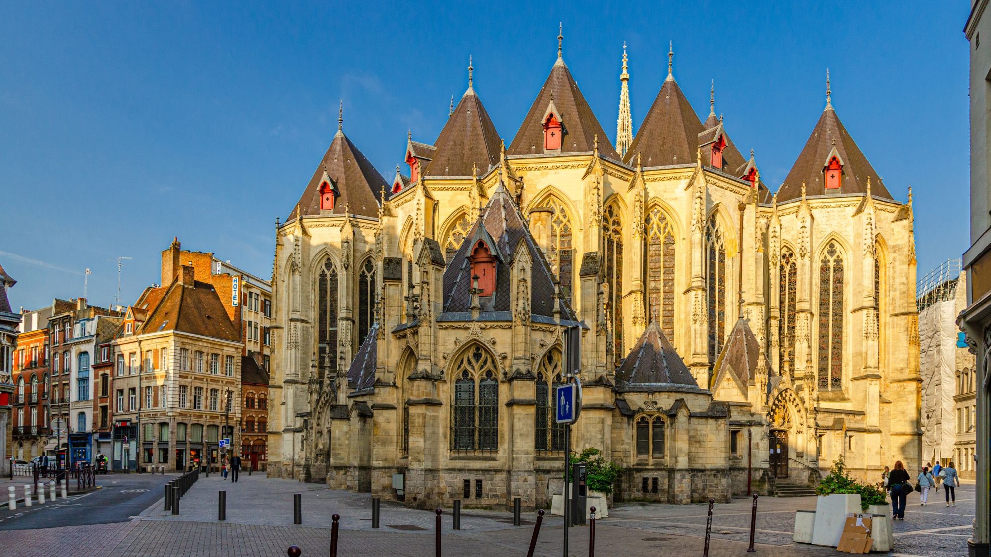 eglise-rues-paves