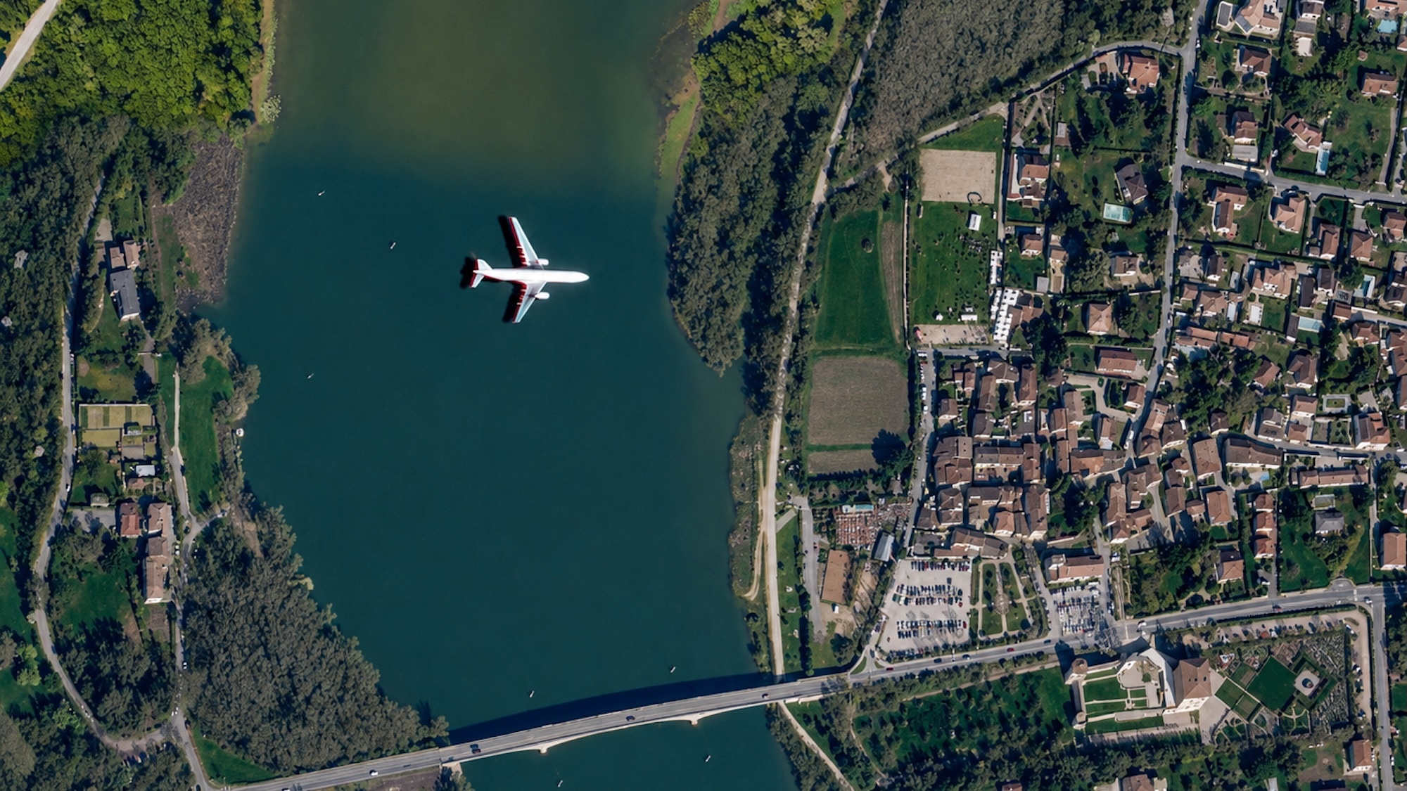 mysterieux-avion-photo-google-maps-milieu-saone-ly