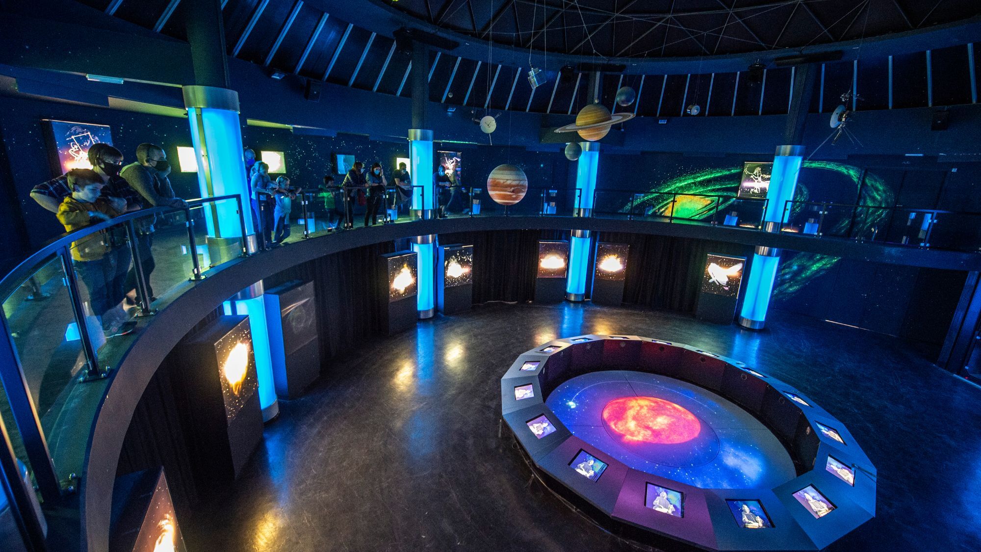 parc-espace-planetes-gens
