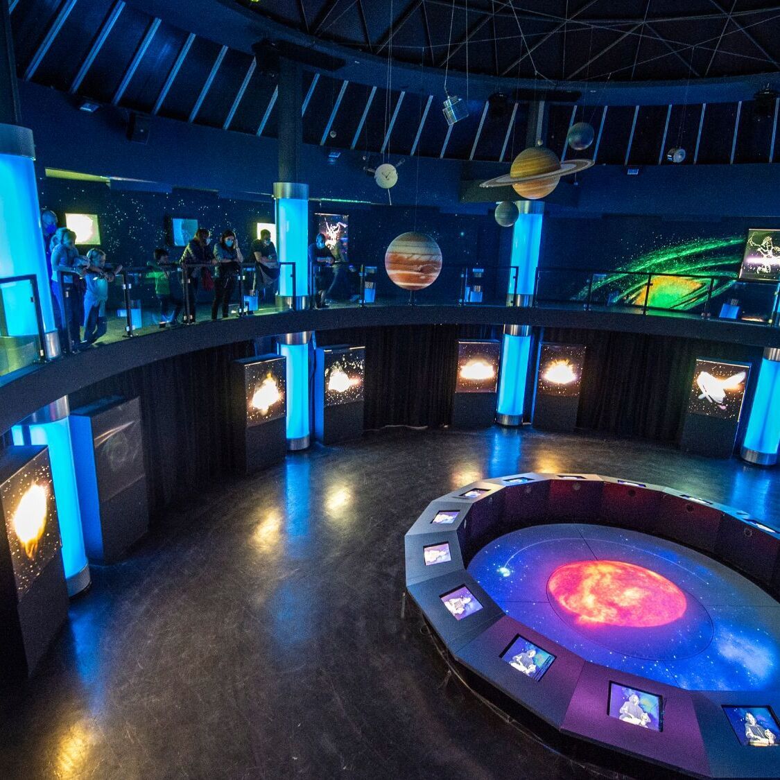À seulement 2h de Lille, ce parc unique en Europe vous emmène dans l’espace parc-espace-planetes-gens