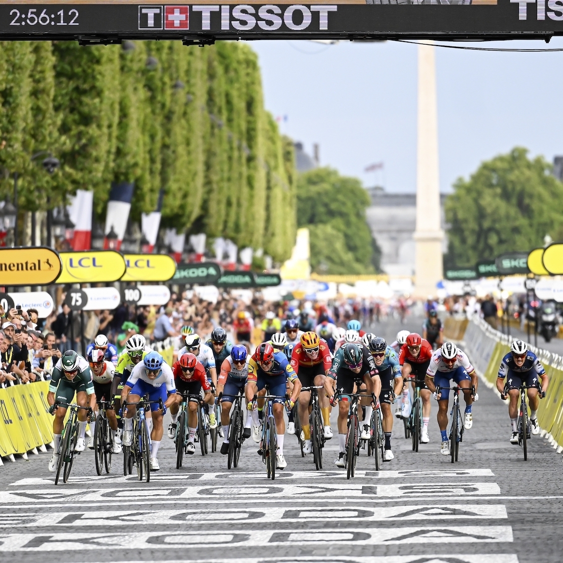 The Tour de France will pass by the Montmartre hill this Sunday! shutterstock-2752021887