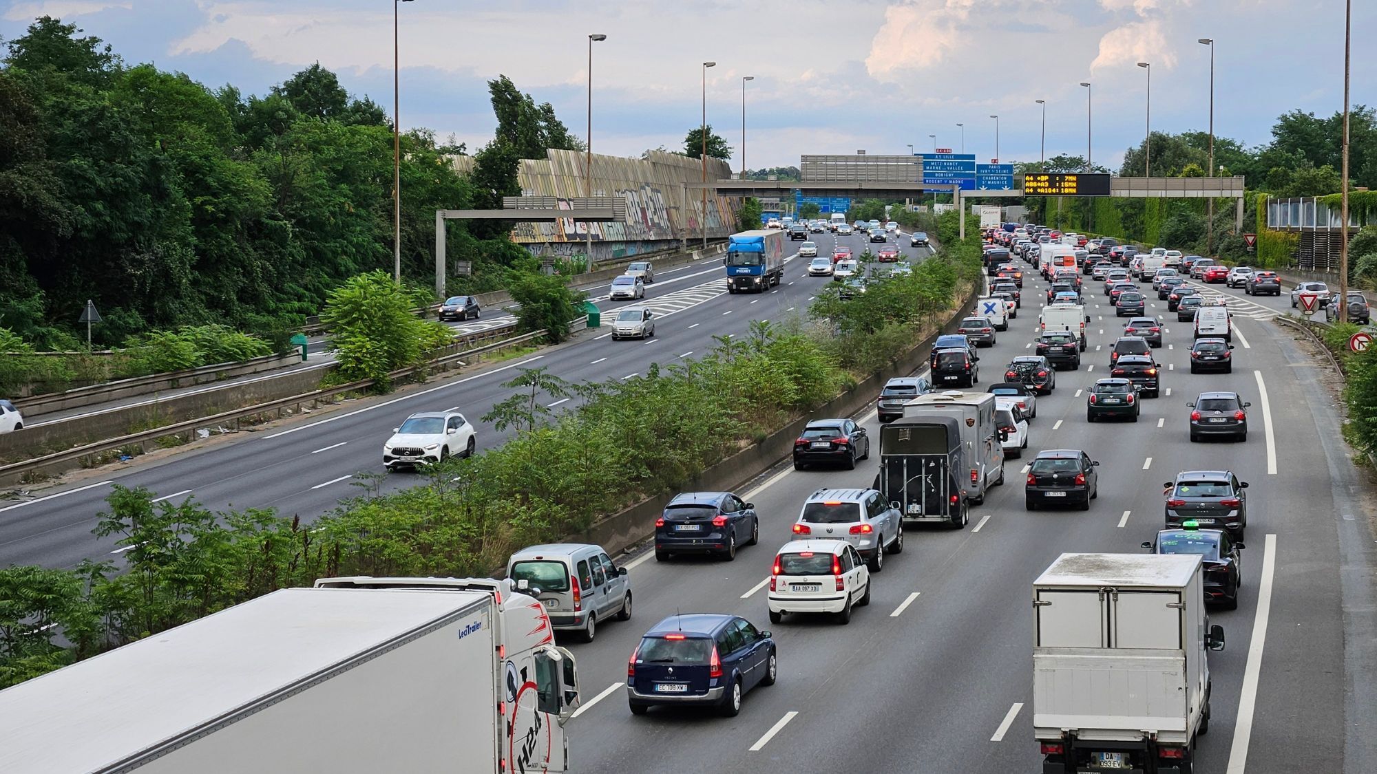 autoroute-voitures-camions