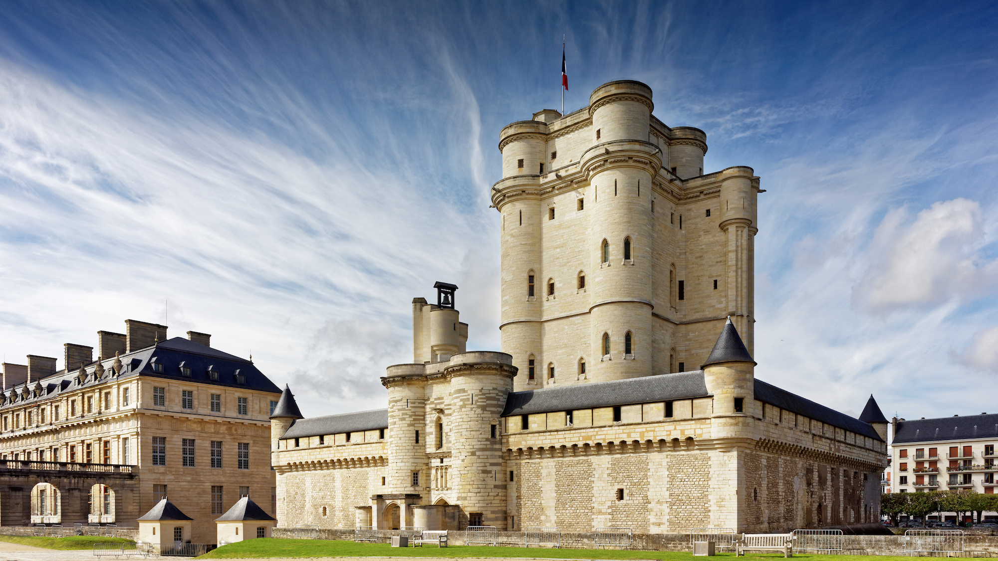 Cet été, le château de Vincennes se transforme en dancefloor shutterstock-1049224325
