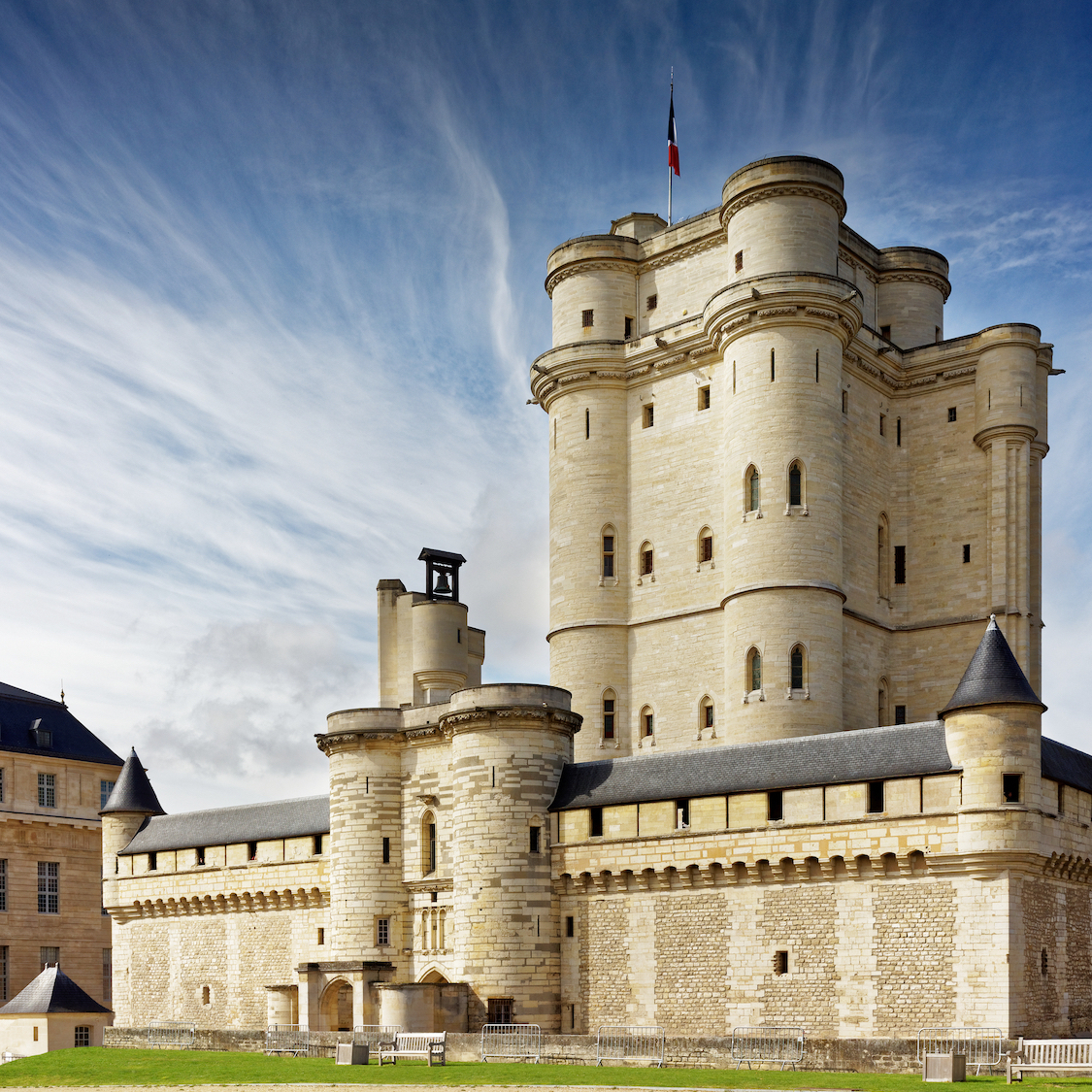 Cet été, le château de Vincennes se transforme en dancefloor shutterstock-1049224325