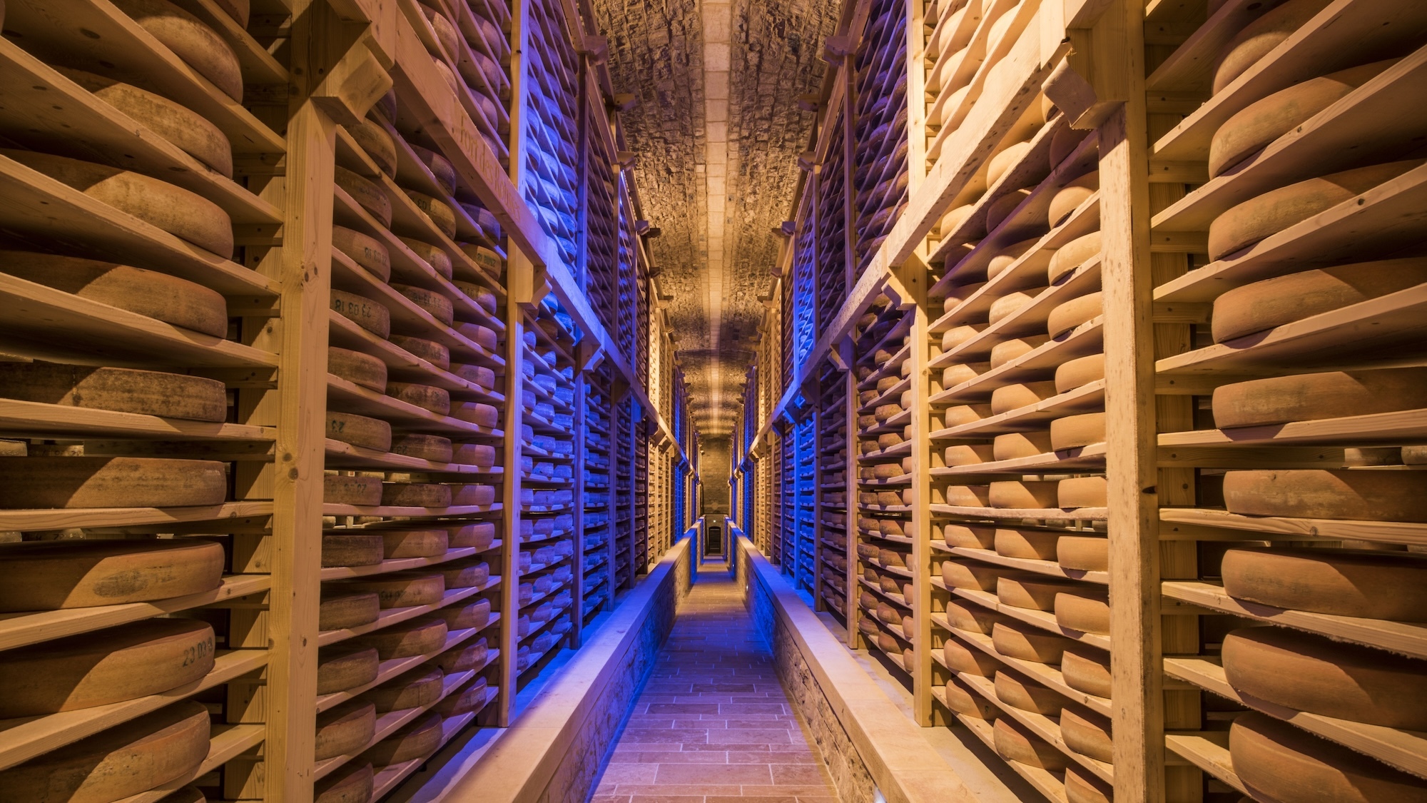 a-2h-lyon-lieu-unique-monde-dedie-fromage-140000-m