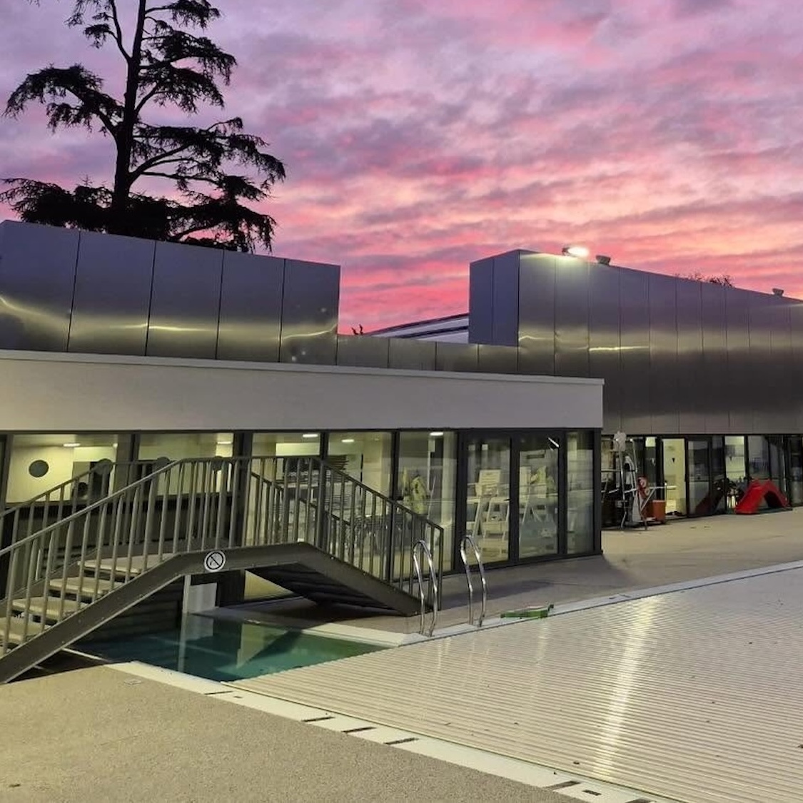 Ce stade nautique de 4 700 m², situé dans la métropole de Bordeaux, ferme à cause de la mauvaise qualité de l'air stade-nautique-talence