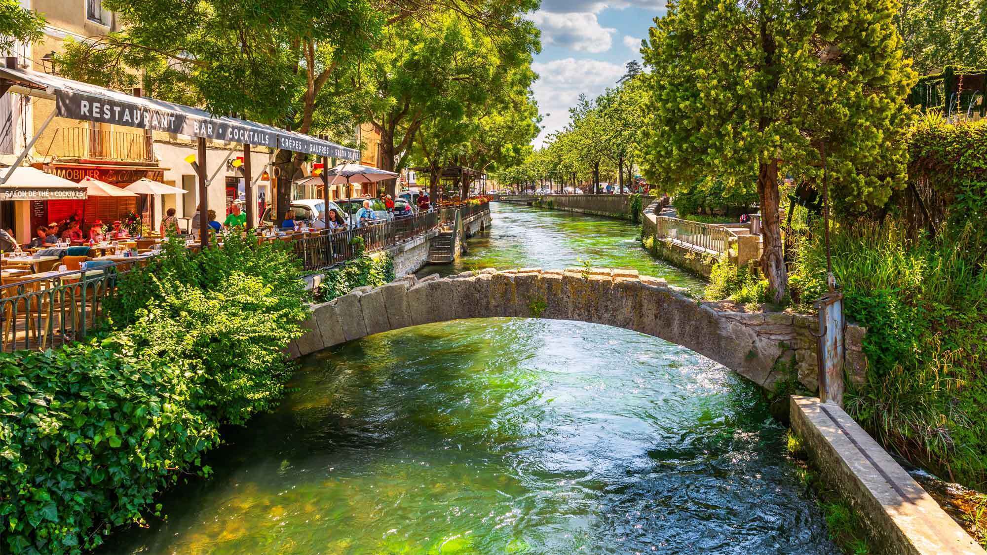 Cette petite Venise à 1h30 de Montpellier va devenir votre destination préférée de l'été petite-venise-provencale-marseille-2-2000