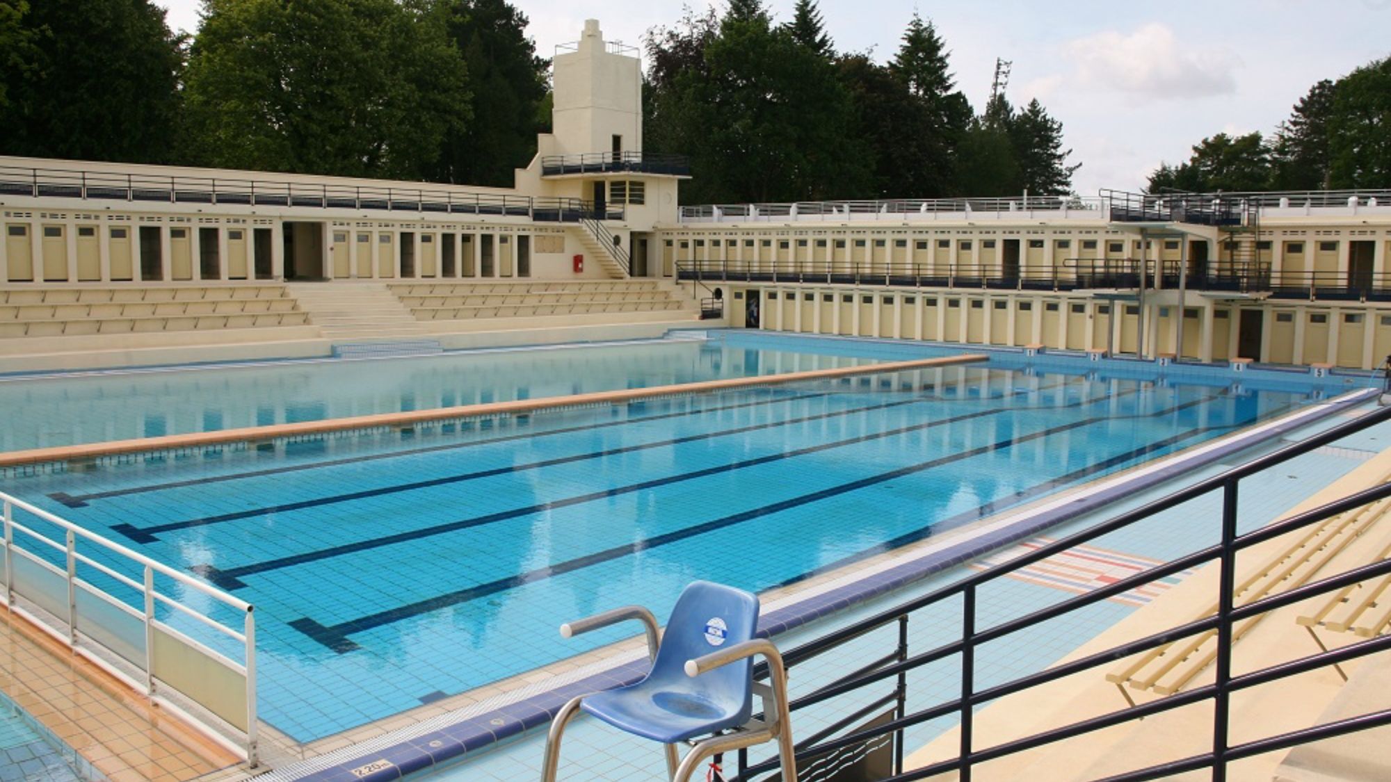 piscine-art-deco-cabines