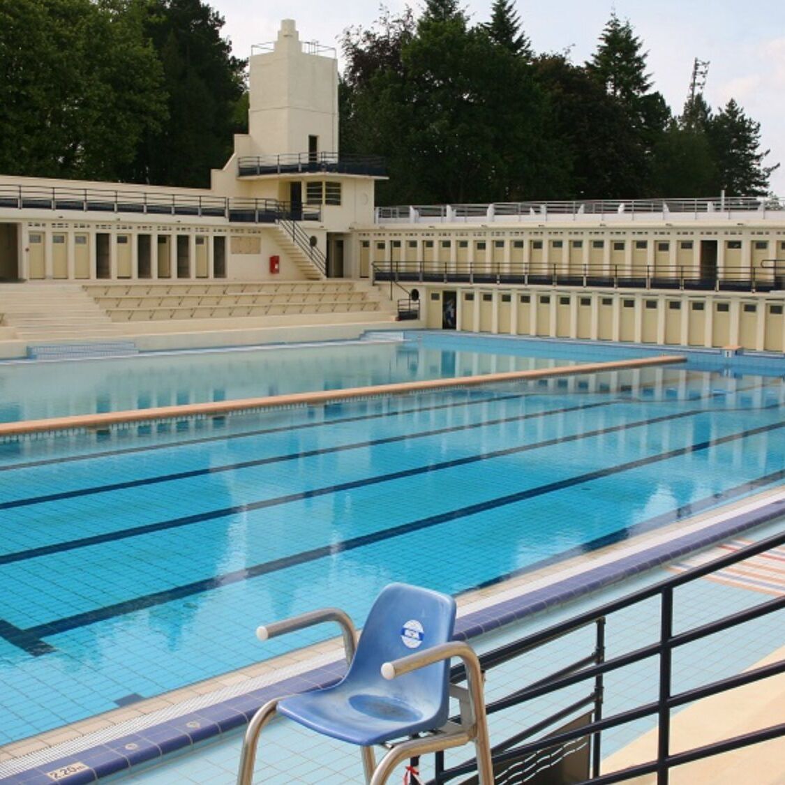 piscine-art-deco-cabines