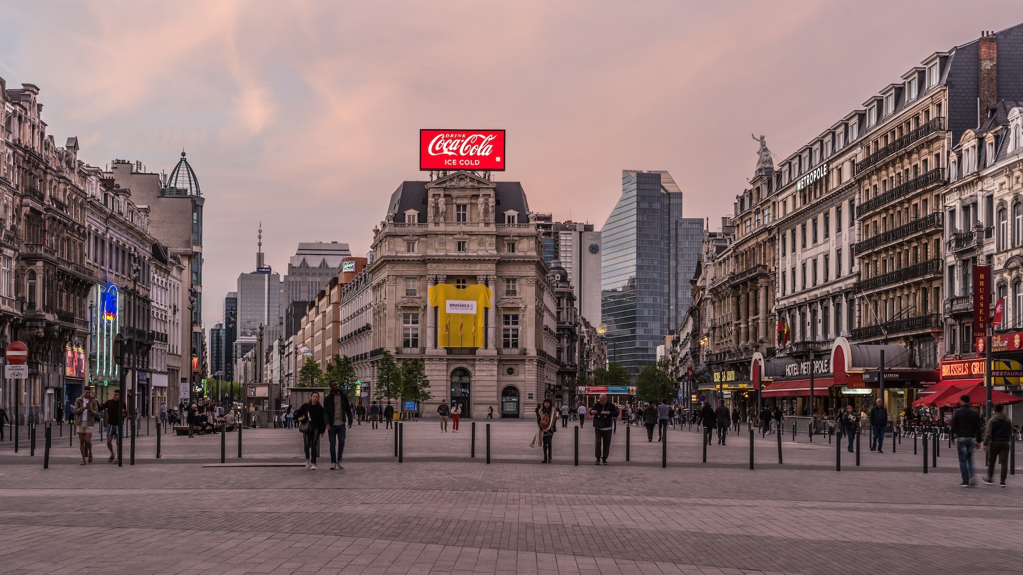 publicite-emblematique-coca-cola-bruxelles-demonte