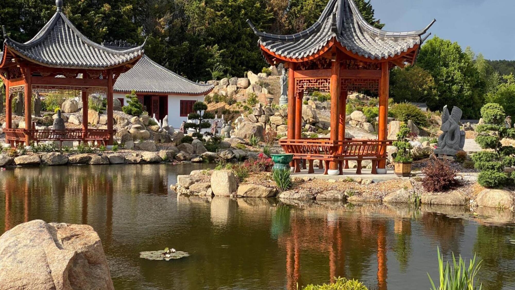 À 1h20 de Nantes, ce lieu insolite unique en France, fait traverser 5 continents en une journée tropical-park-ok-nantes