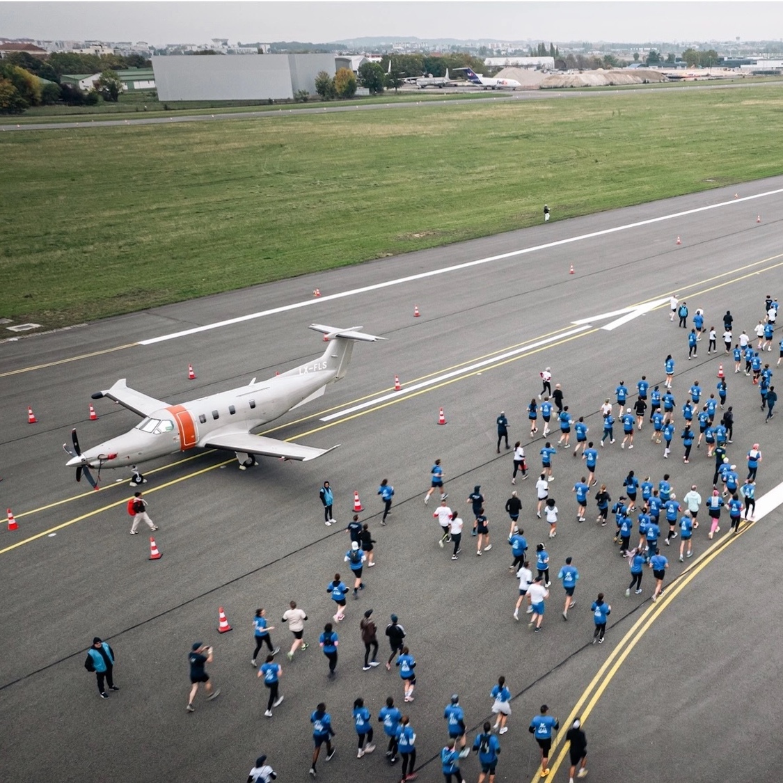 course-solidaire-tarmac-aeroport-lyon-bron