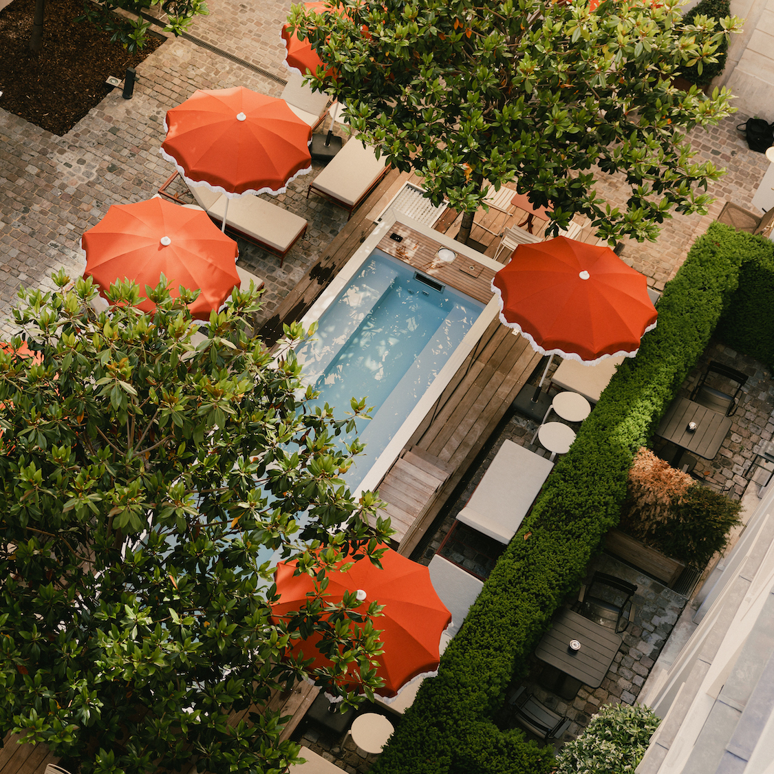 Avec sa piscine, cet hôtel branché du 2e vous fait voyager sur la Riviera 9o6a7792