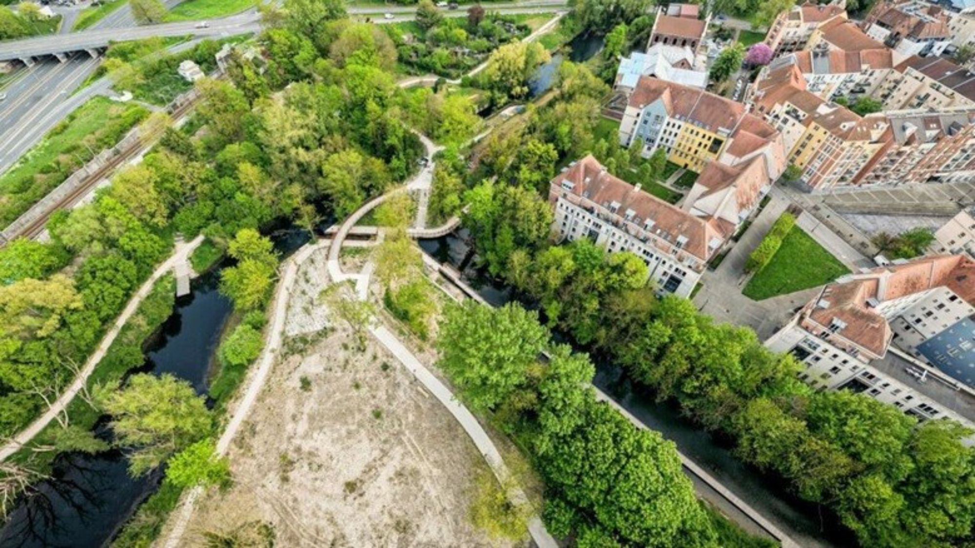 Cette oasis de 10 hectares cachée au cœur de Lille risque de devenir votre nouvelle balade préférée parc-maisons-arbres-eau