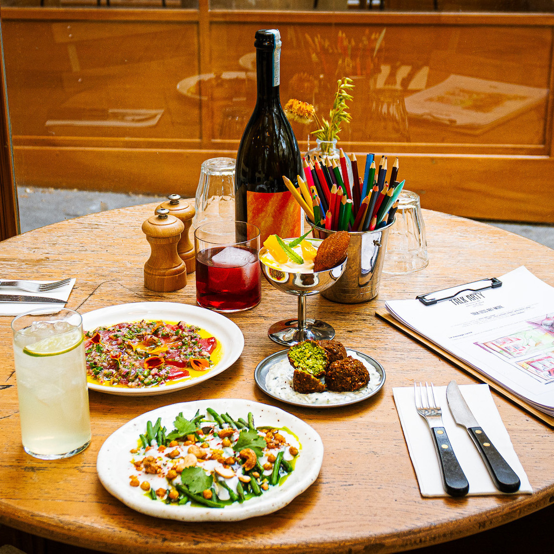 Talk Arty: the most artistic café-restaurant in Paris is located in the 3rd arrondissement dsc02100