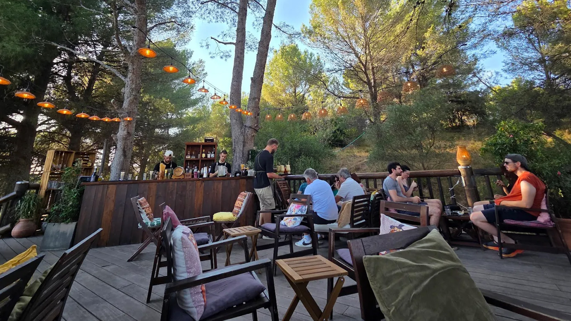 bar-dans-les-arbres