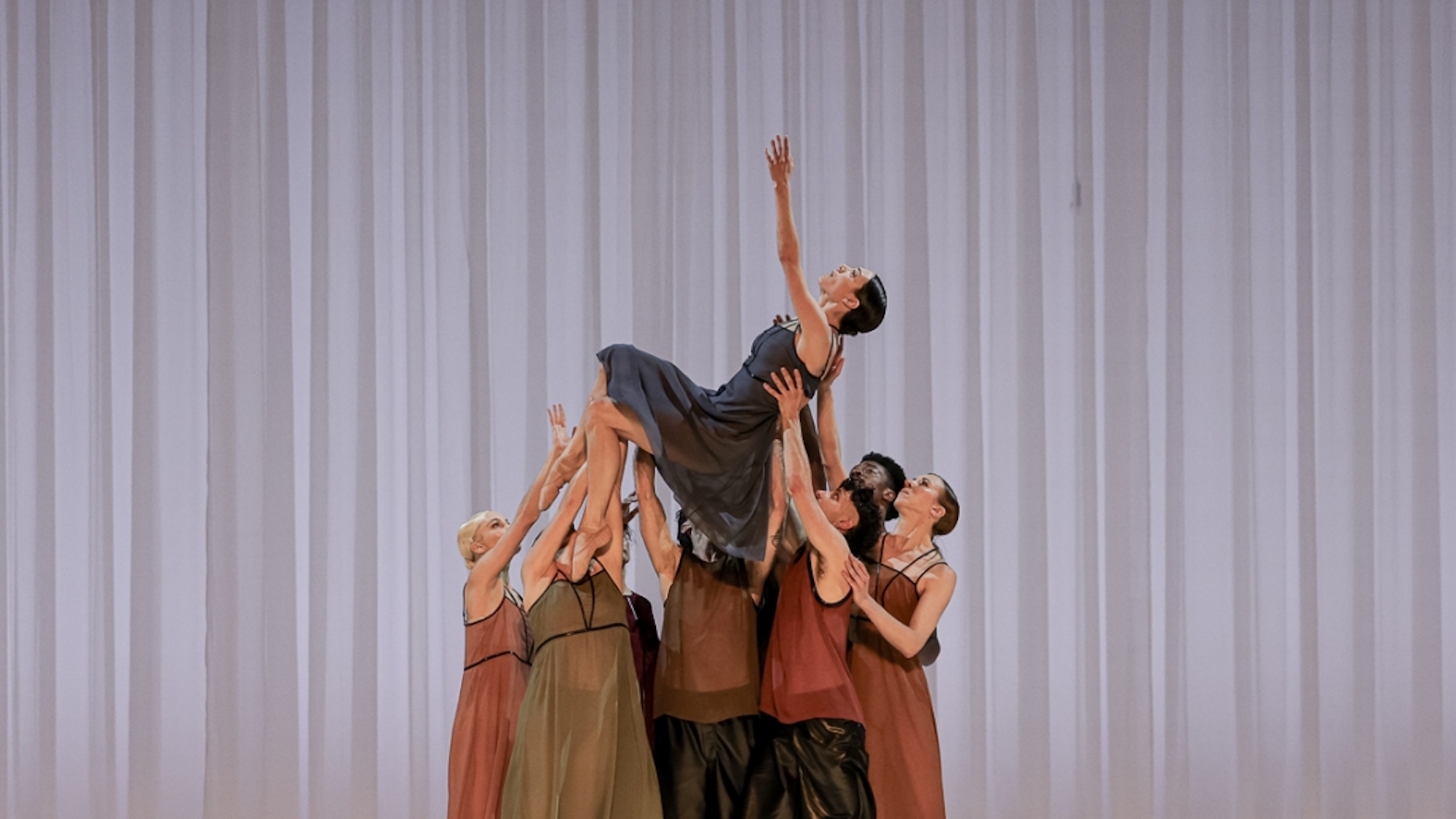 Benjamin Millepied dévoile un nouveau spectacle consacré à Barbara aux Folies Bergères copie-de-mhb-1841
