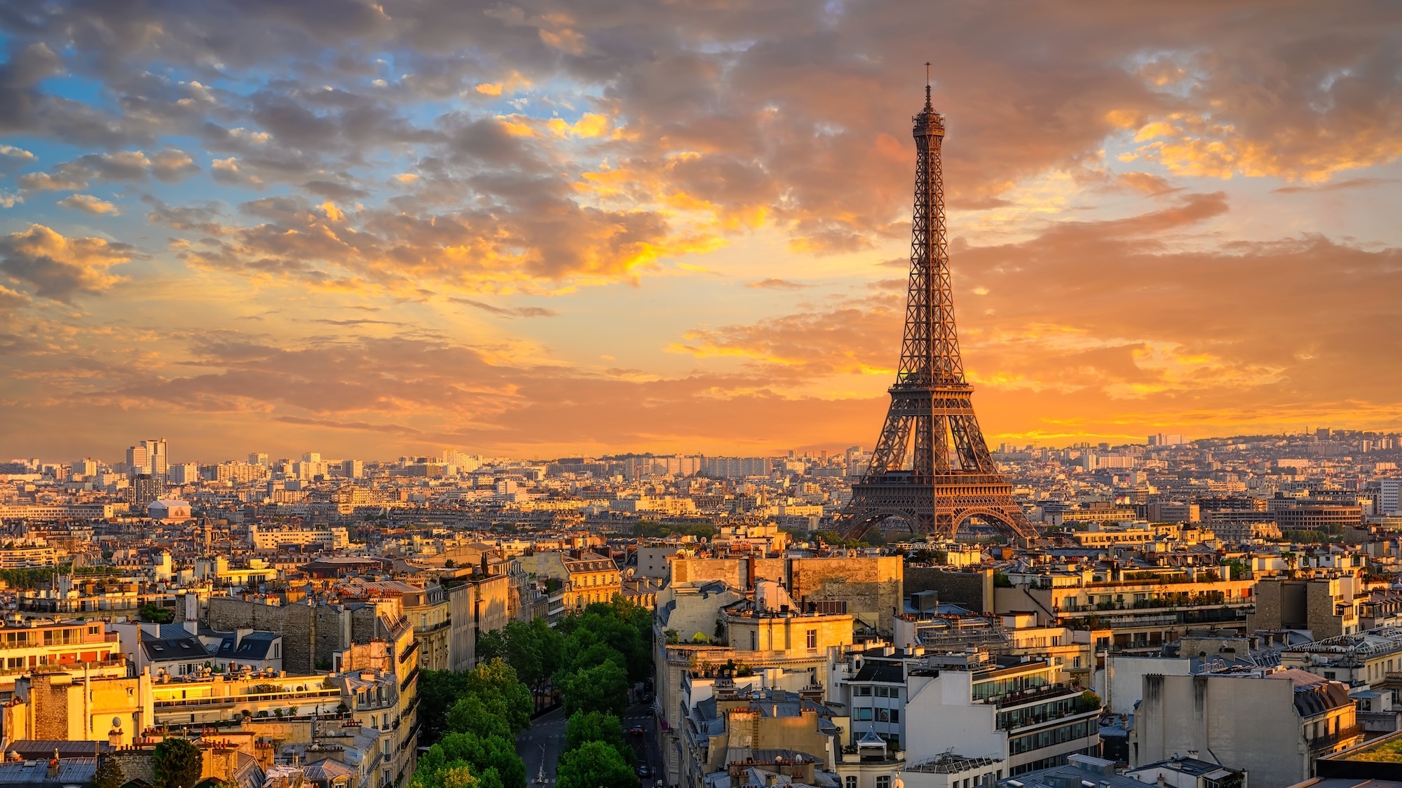 Voici les arrondissements où vivent les plus riches à Paris shutterstock-2449868129