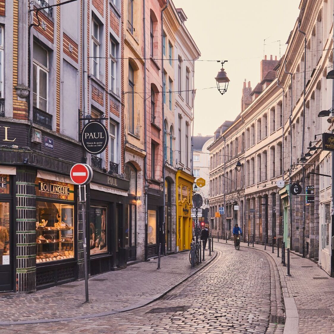 rue-paves-paul-boulangerie