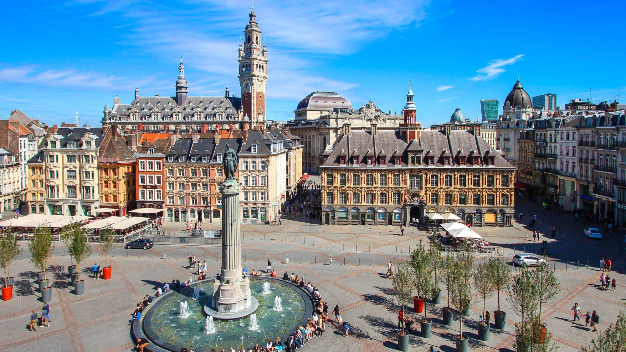 Lille, grande absente du Top 10 des meilleures villes étudiantes de France grand-place-lille-beffroi-fontaine