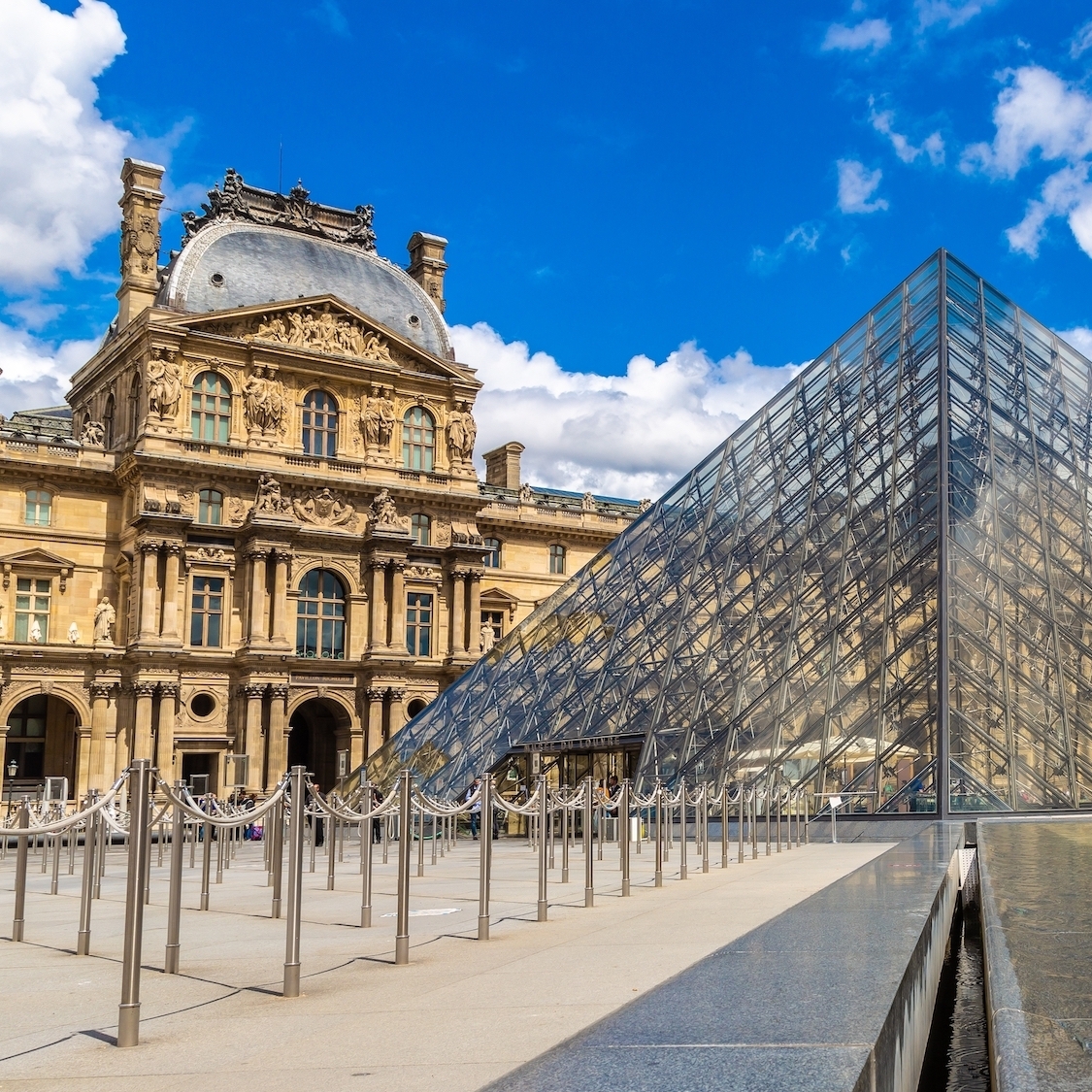 Cette année, le Louvre s’expose en photo… au Louvre ! shutterstock-2604873621