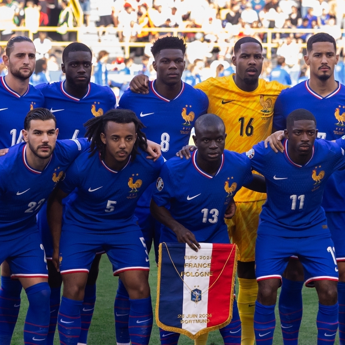 Coupe du monde : 5 endroits insolites où voir le premier match de la France à Paris shutterstock-2543911201