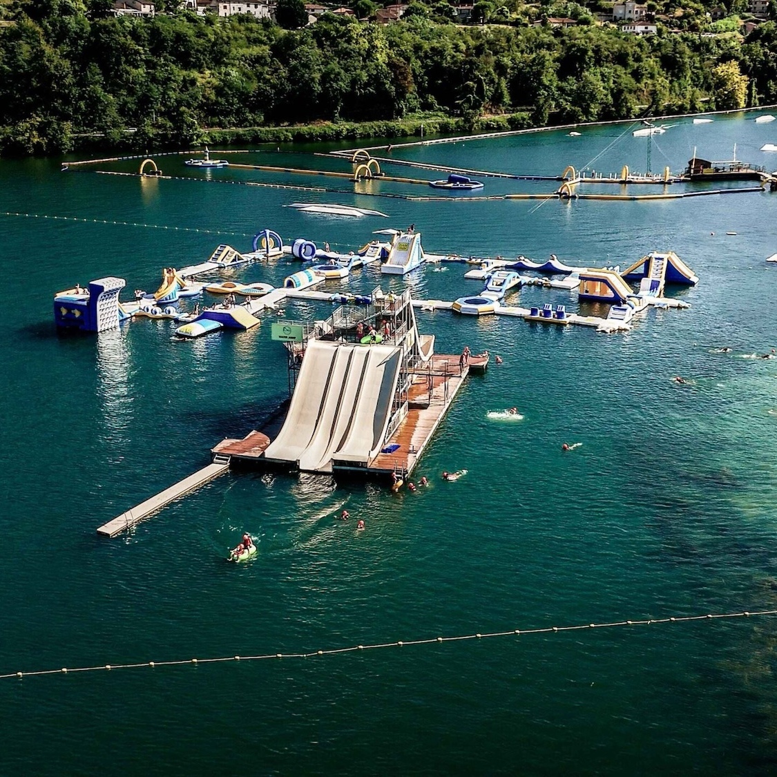 wam-park-base-nautique-structures-gonflables-tobog