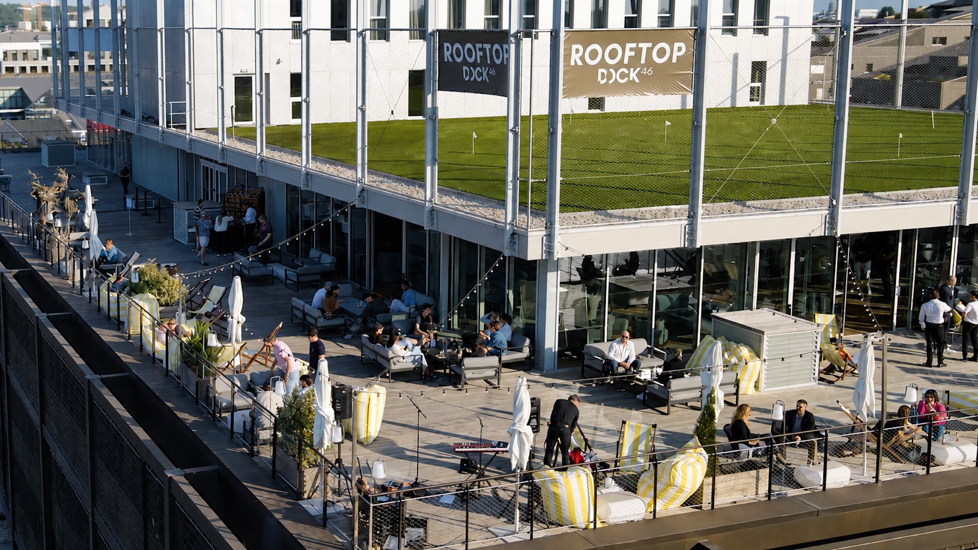 Le premier festival d’humour en plein air débarque à Bordeaux sur un rooftop de 1 600 m² rooftop-radisson-blu-bordeaux
