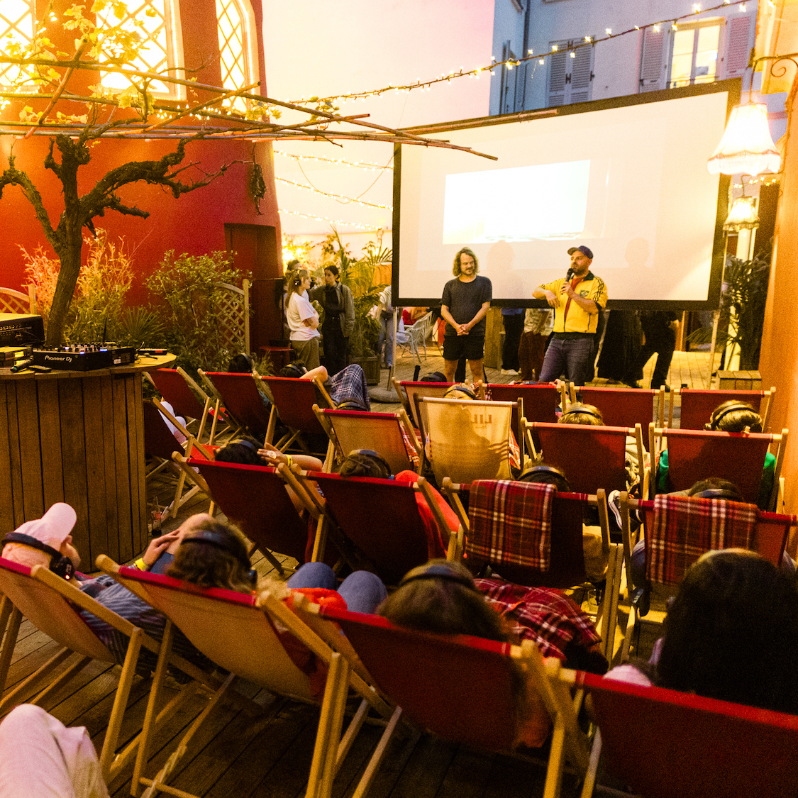 Le Moulin Rouge accueille sur son toit un cinéma en plein air cet été ! barabulles-cinema-levietphoto-072024-0786