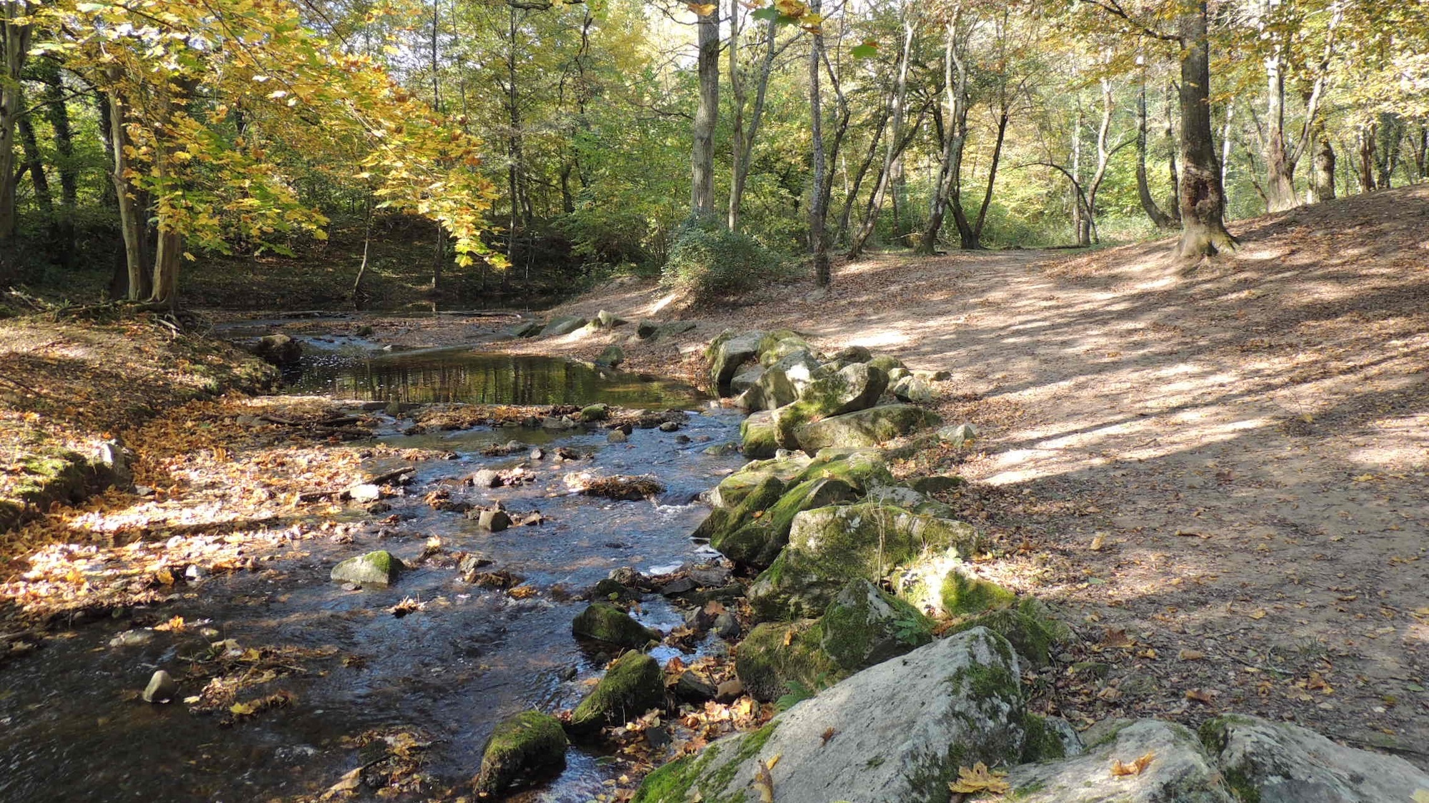 a-20-minutes-lyon-cette-vallee-secrete-est-refuge-