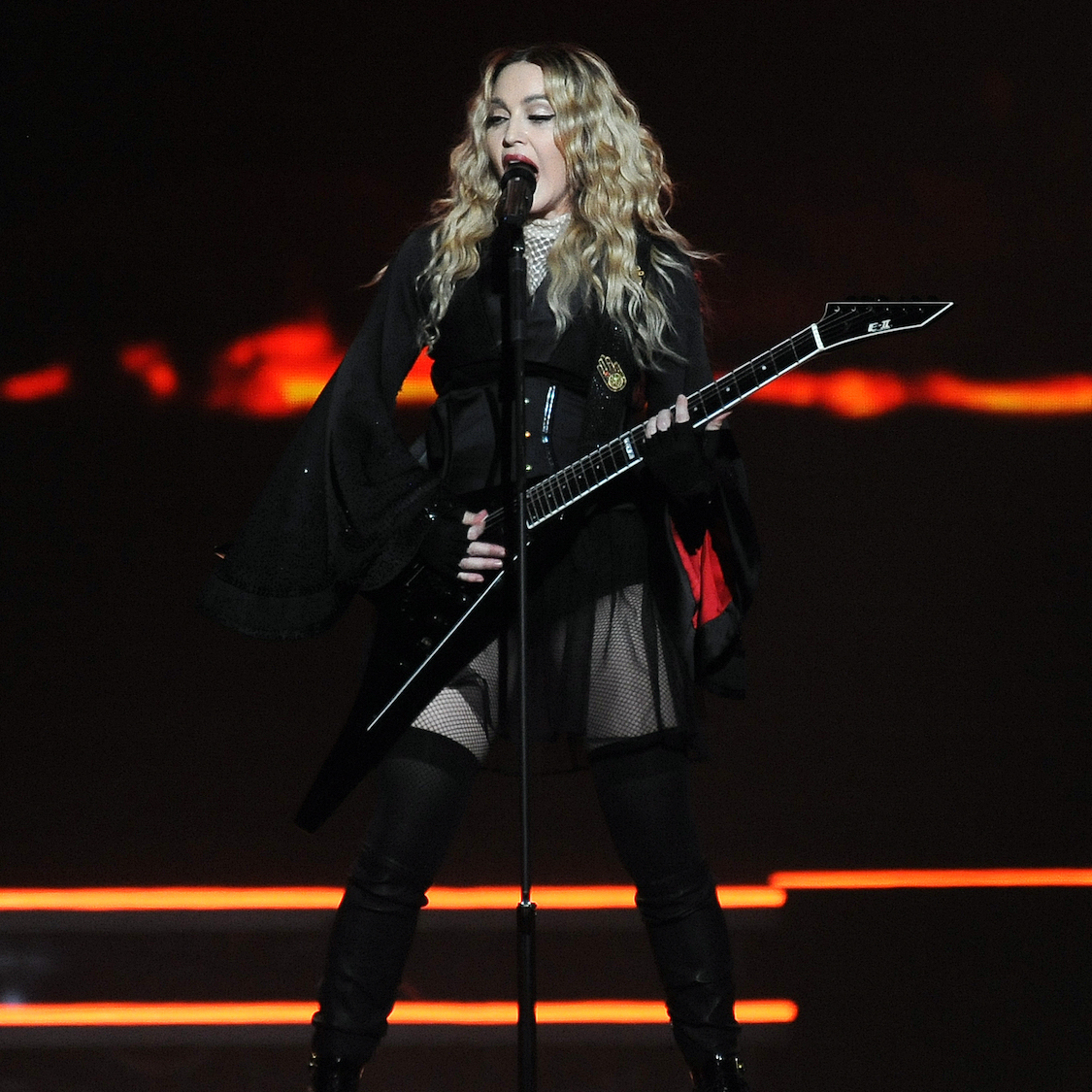 Madonna à Paris demain pour présenter le film qui accompagne son nouvel album shutterstock-337443707
