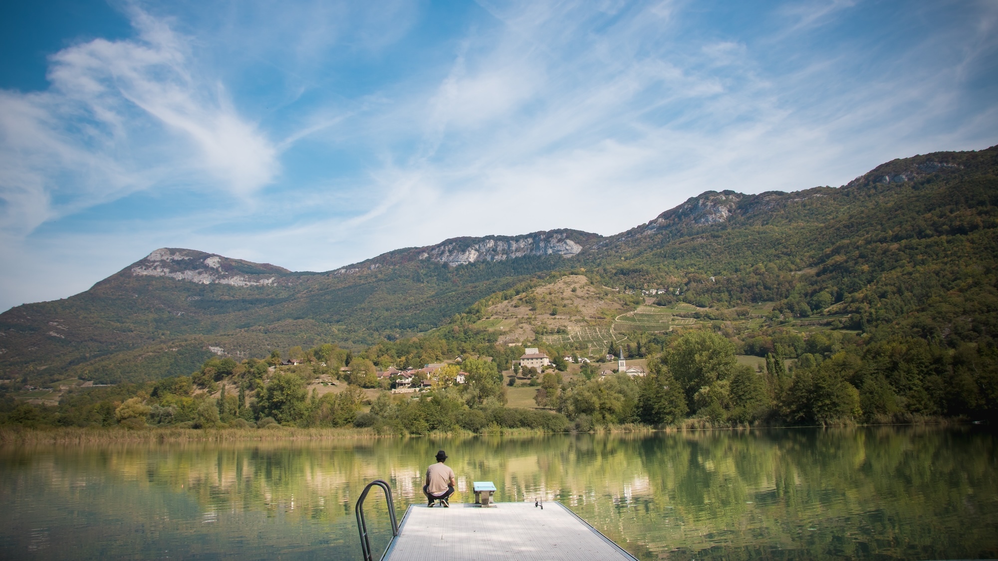 a-1h30-lyon-lac-entre-montagnes-vignobles-plus-bea