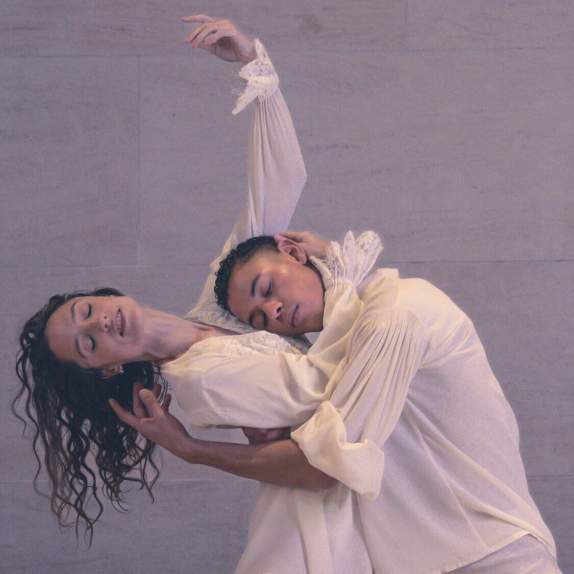 Le Ballet de l’Opéra national de Paris s’invite sous la pyramide du Louvre en avril guillaume-diop-et-dorothee-gilbert-au-musee-du-lou
