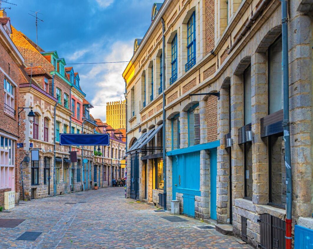 rue-pave-s-fac-ades-briques