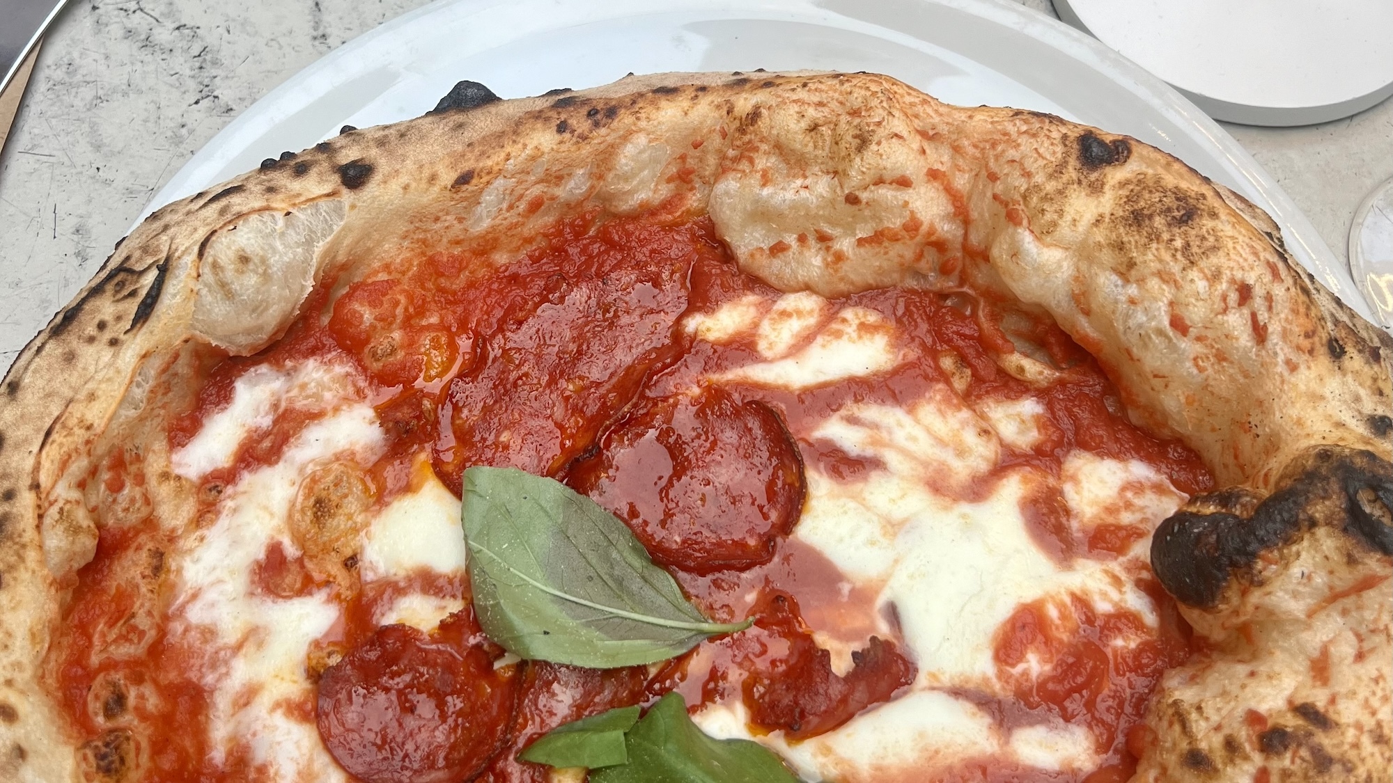 Des mini-pizzas à volonté dans ce resto italien du 5e pizza-anna-bevis-dupe