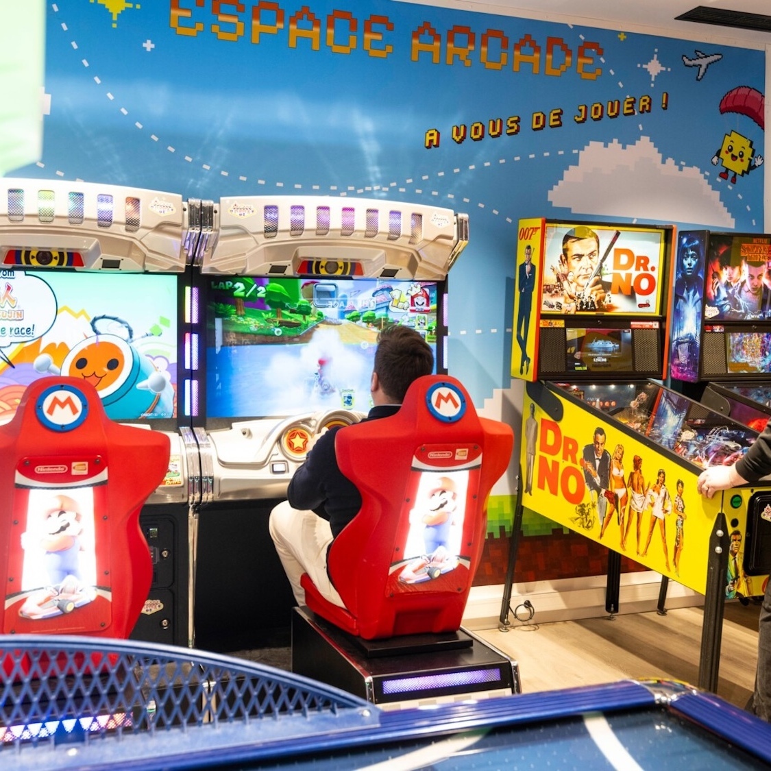 pixel-manette-salle-jeux-video-arcade-aeroport-lyo