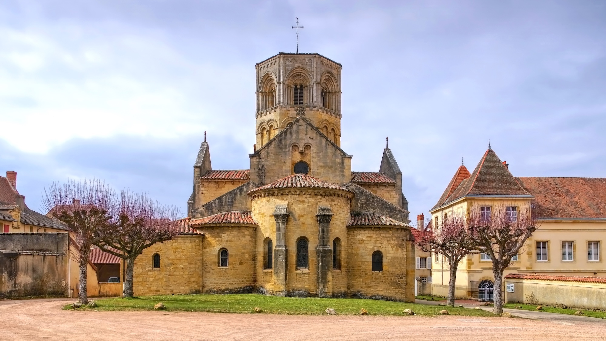 semur-brionnais-1h30-lyon-village-plus-beaux-franc