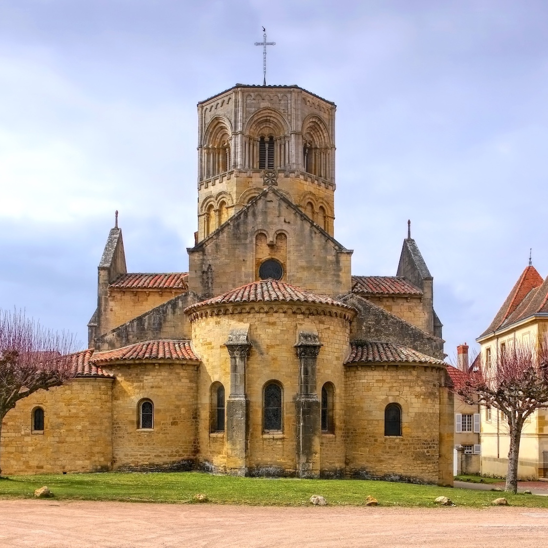 semur-brionnais-1h30-lyon-village-plus-beaux-franc