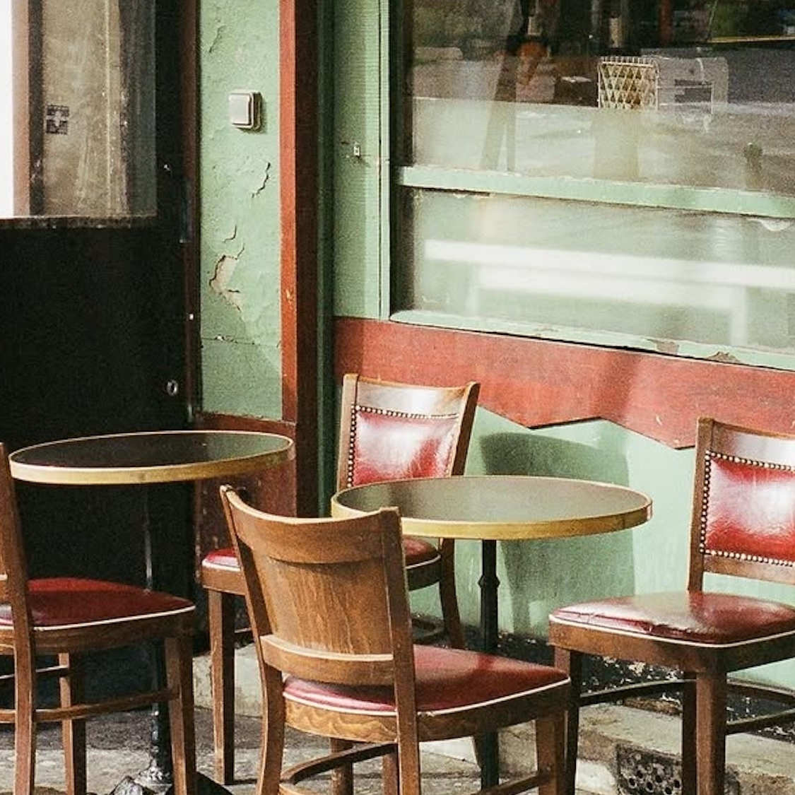 Cette expo photo gratuite nous plonge dans la poésie des terrasses parisiennes the-parisian-film-project-manto