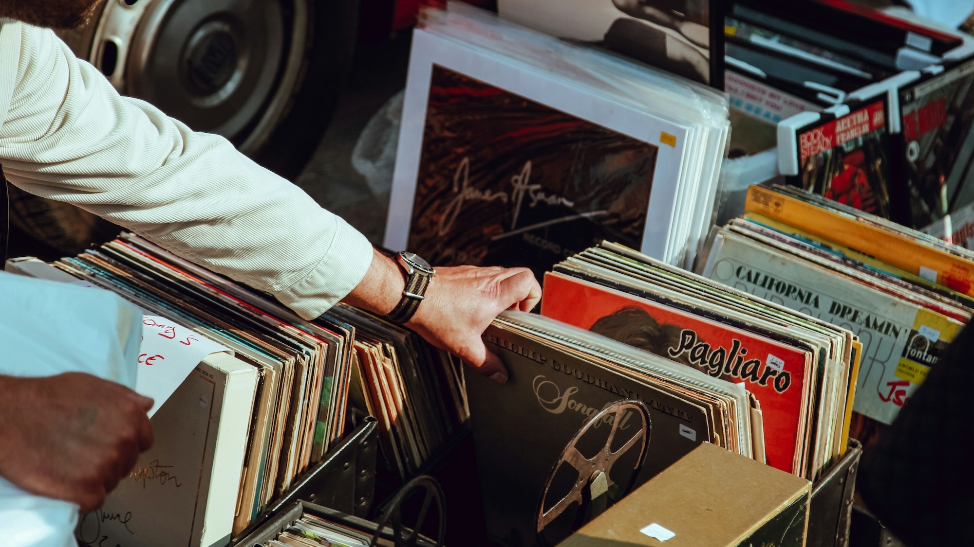 vinyles-clem-onojeghuo-unsplash