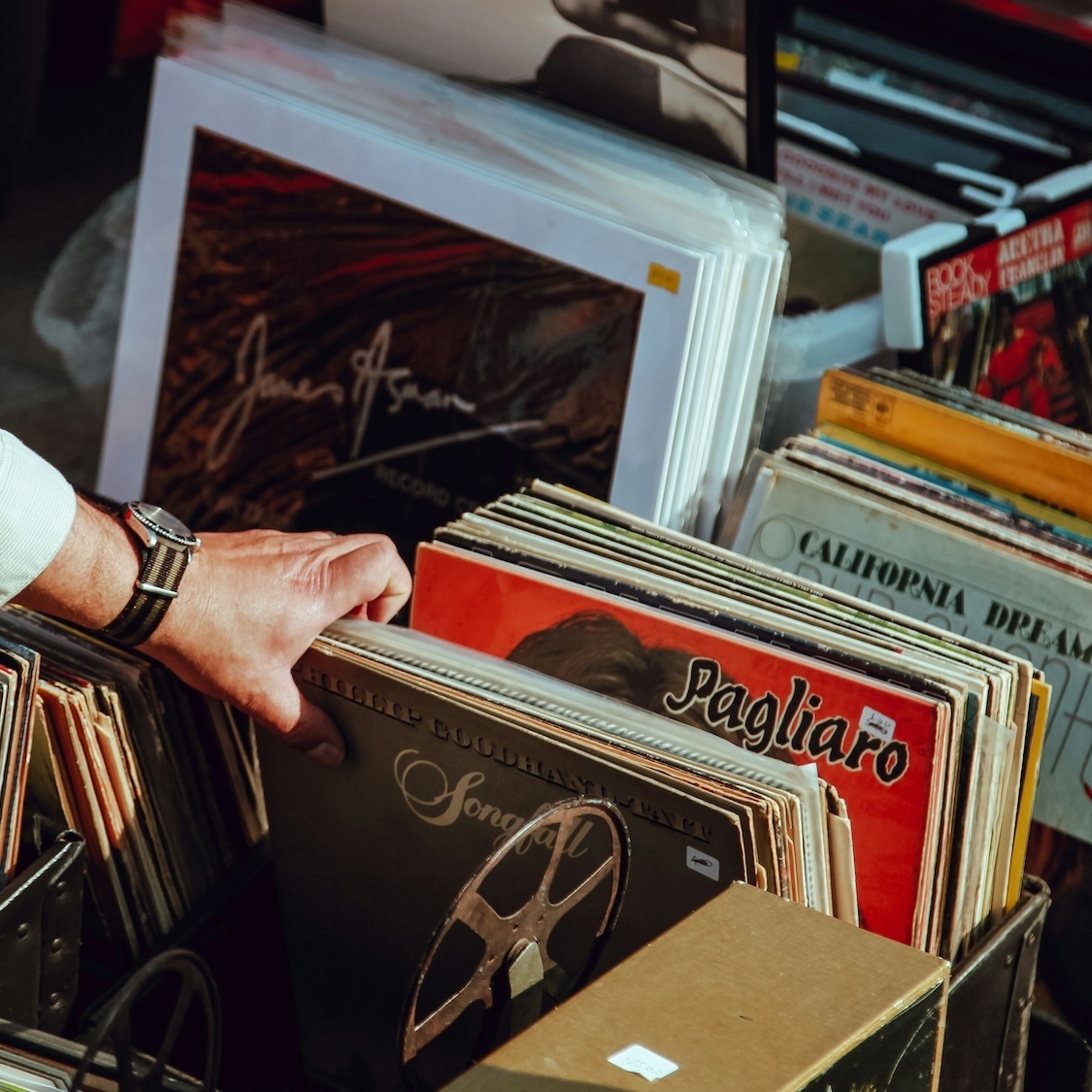 vinyles-clem-onojeghuo-unsplash