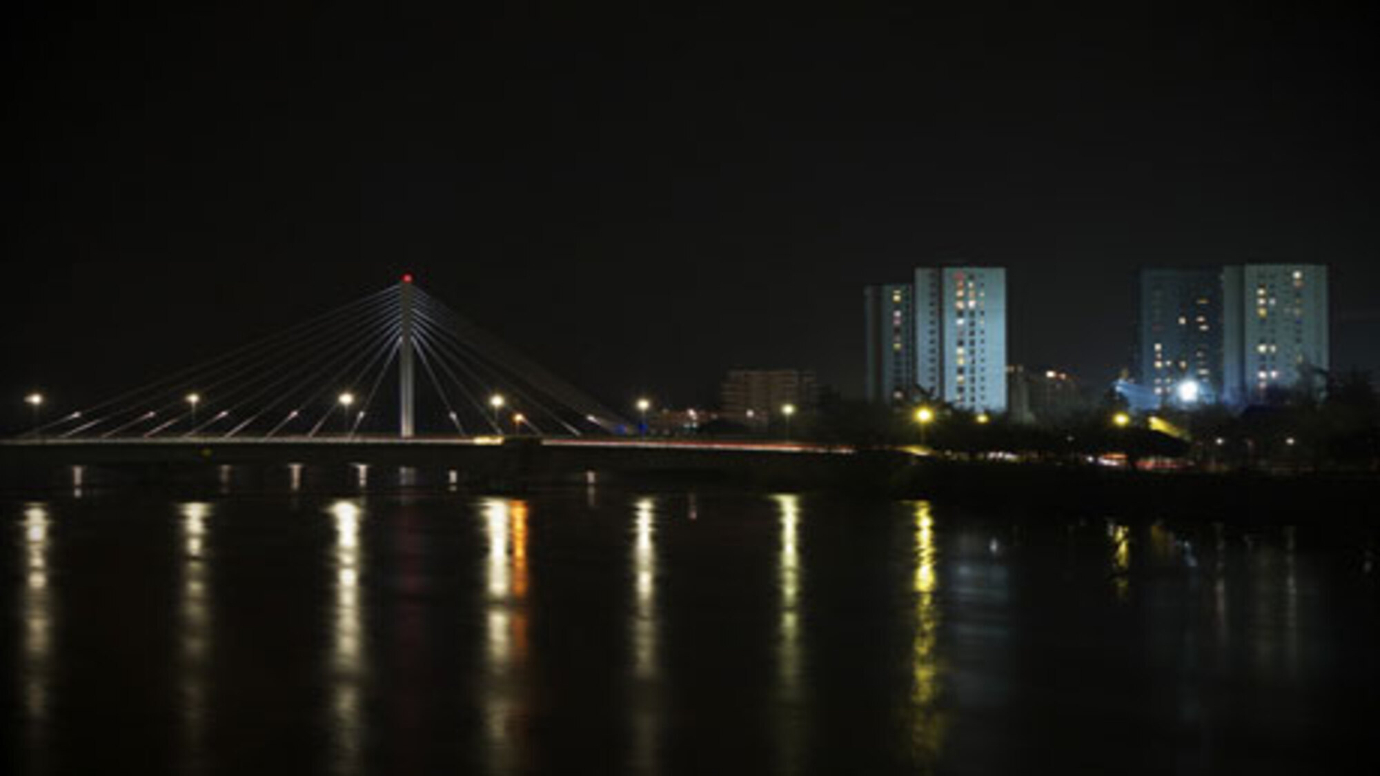 un-pont-de-nantes-la-nuit-ok