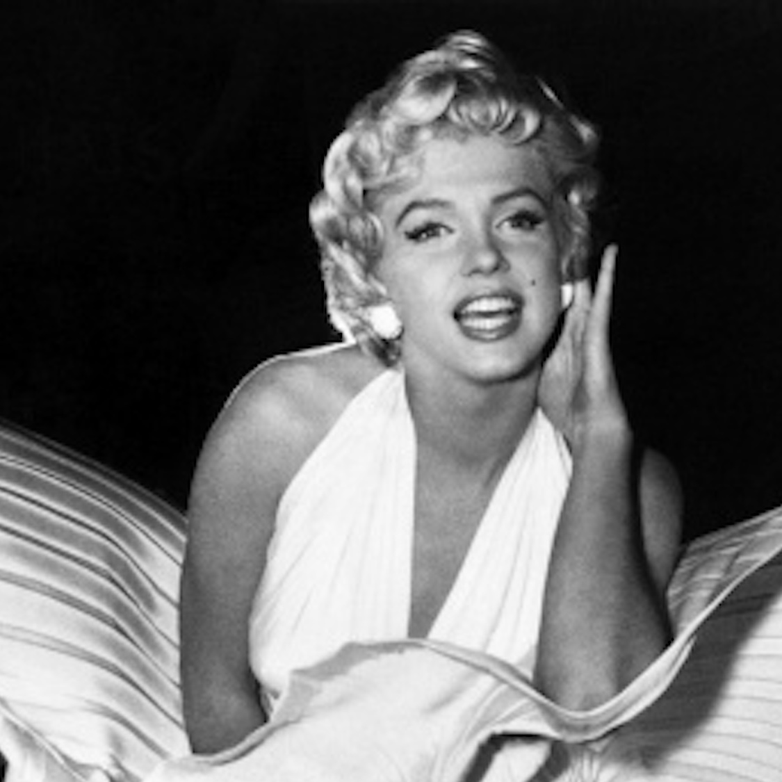 marilyn-monroe-posing