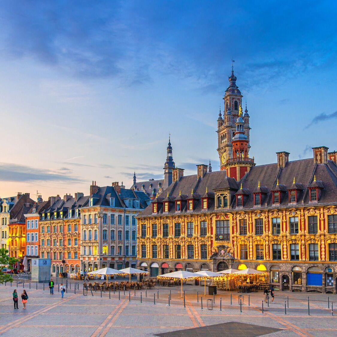 grand-place-beffroi-batiments-flamands
