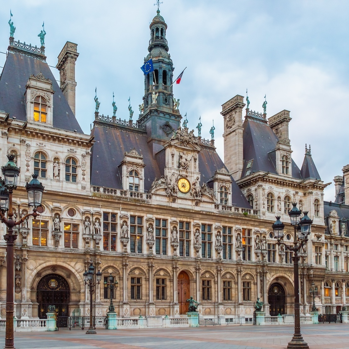 paris-hotel-ville-artem-evdokimov-shutterstock