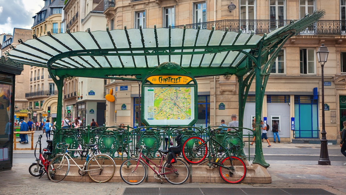 ligne-4-metro-paris-sortie-place-sainte-opportune-