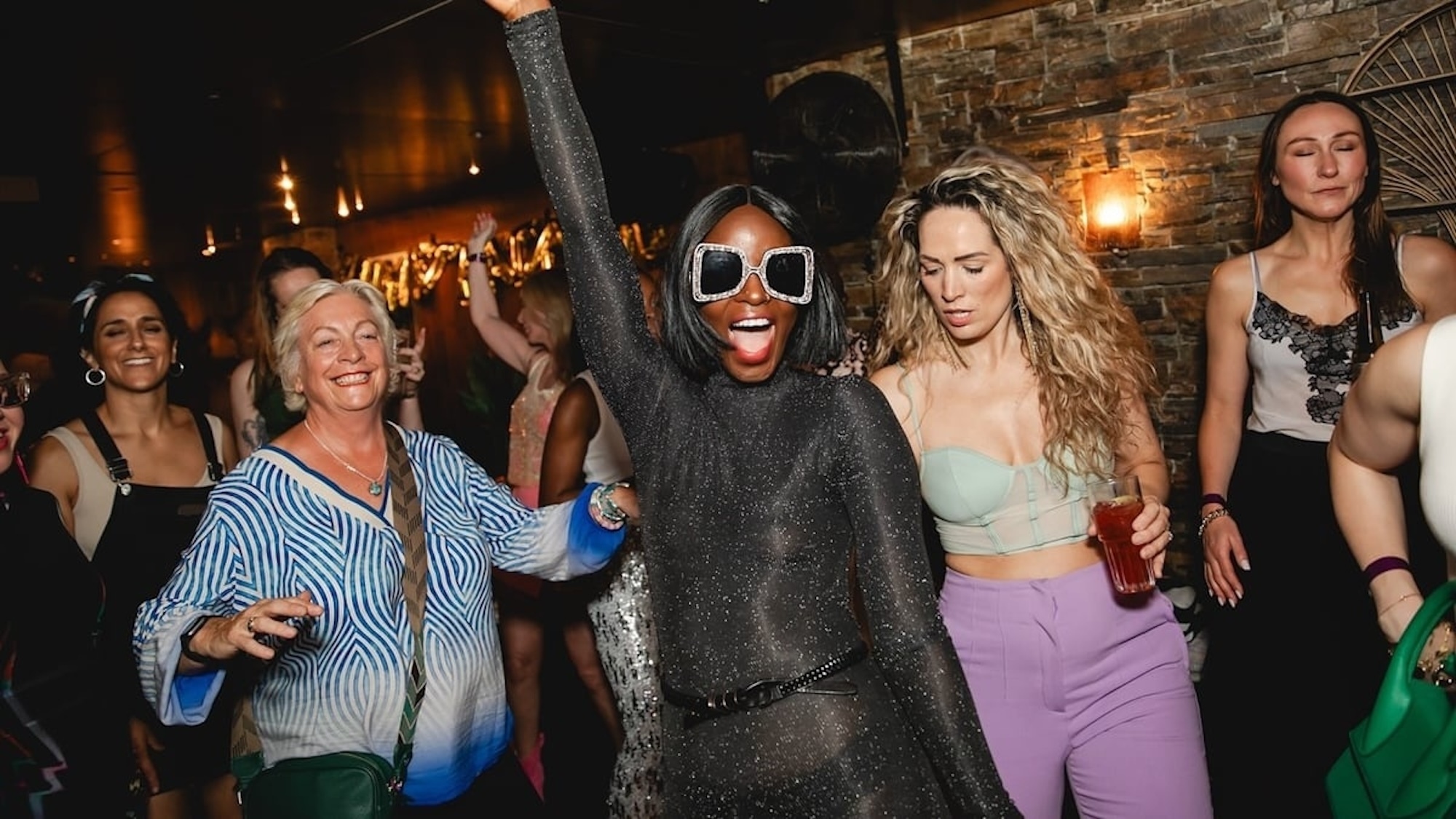 Une soirée réservée aux femmes avec karaoké et tubes années 90 débarque à Lyon ce vendredi soirees-mamans-marseille-2-2000